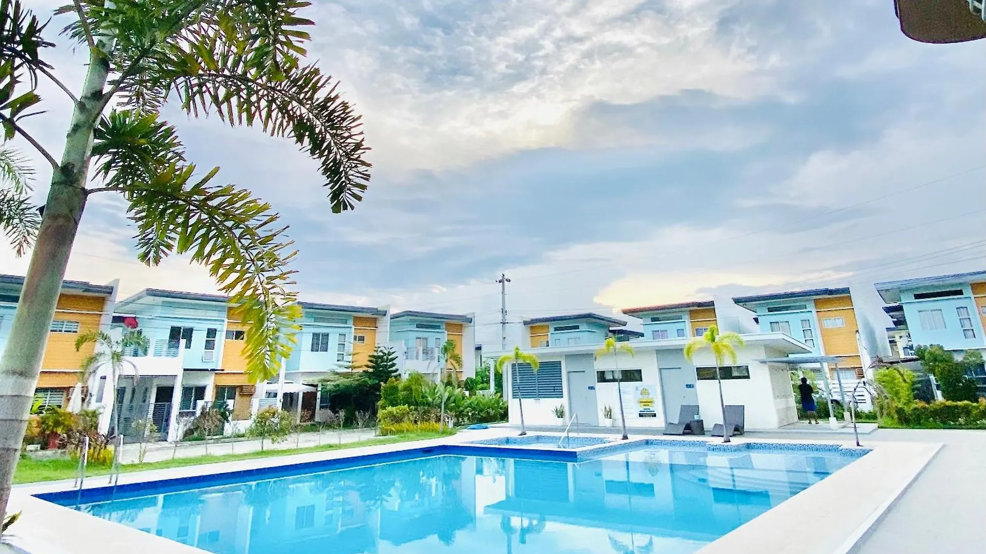 4 Bedrooms Two Storey Home Infront Of Airport Davao Stadt